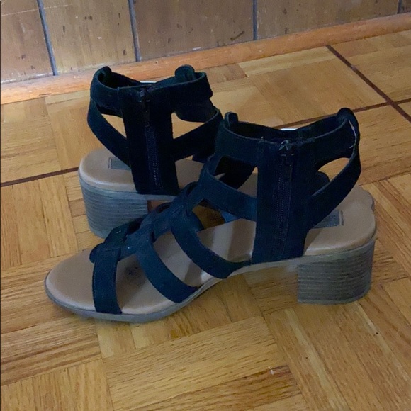 GENTLY USED Steve Madden Agatha Strappy Sandals - Picture 2 of 4